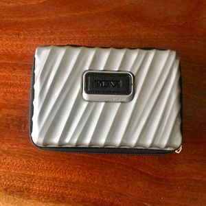 Tumi hard case / bag